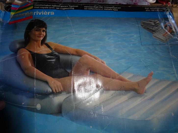 Opblaasbaar lig/zitbed, Tuin en Terras, Zwembad-toebehoren, Zo goed als nieuw, Overige typen, Ophalen of Verzenden