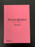 Livre Yves Saint Laurent Défilés, Boeken, Mode, Couturiers, Zo goed als nieuw