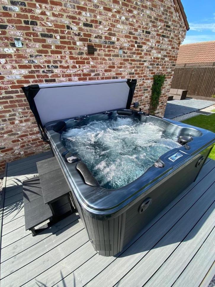 Jacuzzi 5 personen met warmtepomp 👉 prijs alles inbegrepen, Tuin en Terras, Gras en Kunstgras, Nieuw, Ophalen of Verzenden