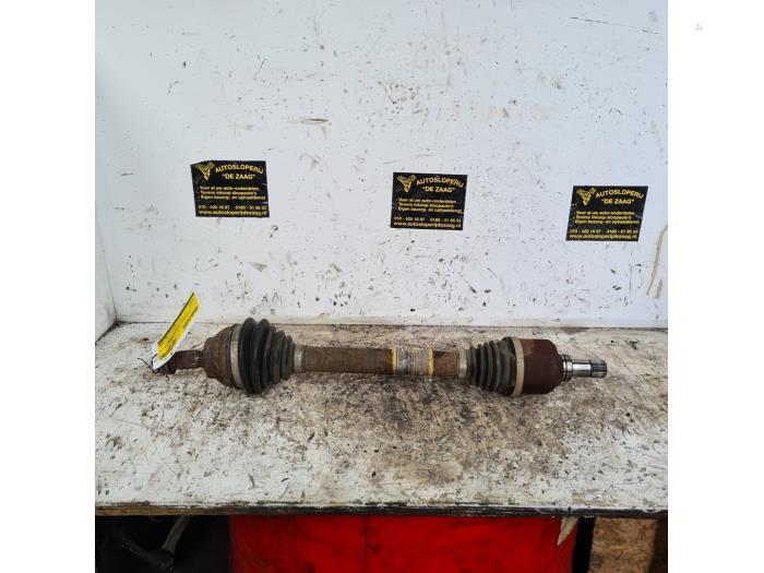 Aandrijfas links-voor van een Peugeot 208, Auto-onderdelen, Remmen en Aandrijving, Peugeot, Gebruikt, 3 maanden garantie, Ophalen of Verzenden