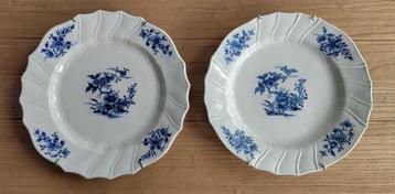 Antieke porseleinen borden beschikbaar voor biedingen