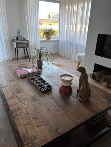 Salontafel beschikbaar voor biedingen