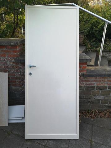 Porte à donner  beschikbaar voor biedingen