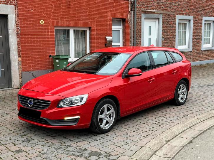 Volvo V60 1.6 diesel Prête à immatriculer, Auto's, Volvo, V60, Bluetooth, Diesel, Euro 5, Break, 5 deurs, Automaat, Rood, Zwart