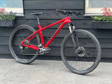 Trek xcaliber 7 L, Fietsen en Brommers, Ophalen, Zo goed als nieuw