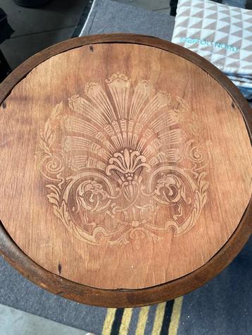 Plezant krukje hout beschikbaar voor biedingen