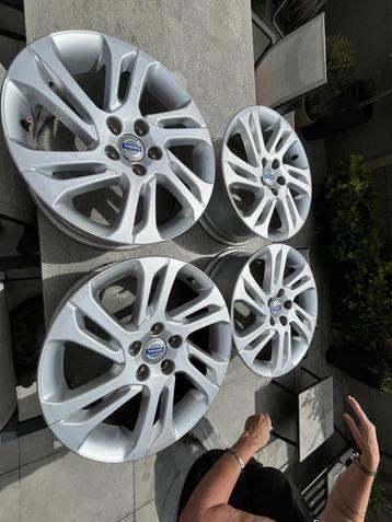 Volvo velgen 17inch beschikbaar voor biedingen