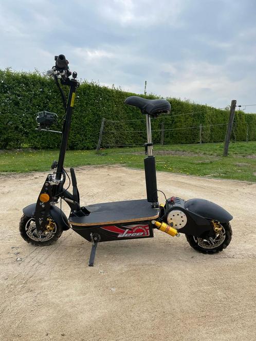 KOOPJE:  step kan zowel off-road alsook op verharde wegen!, Fietsen en Brommers, Steps, Zo goed als nieuw, Ophalen
