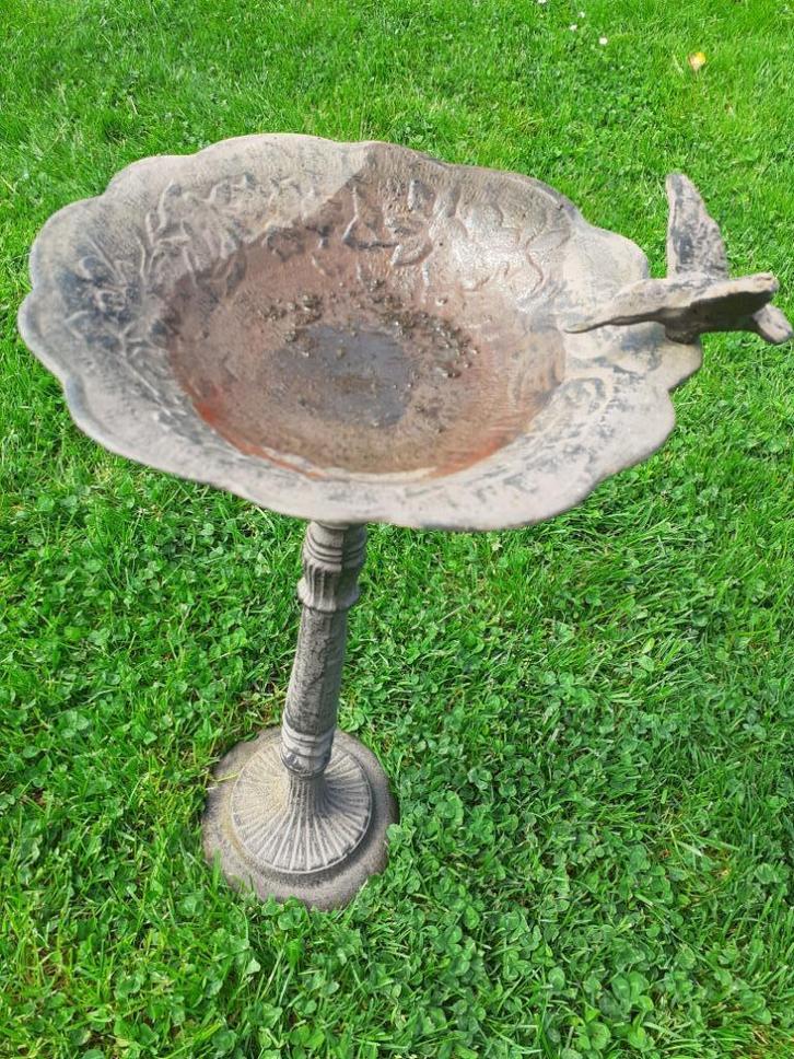 PRACHTIG VOGELBAD IN BRUIN GEPATINEERD GIETIJZER, Tuin en Terras, Tuinvazen, Zo goed als nieuw, Ophalen of Verzenden