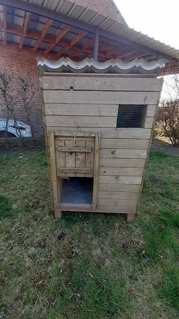 Poulailler en bois de qualité beschikbaar voor biedingen