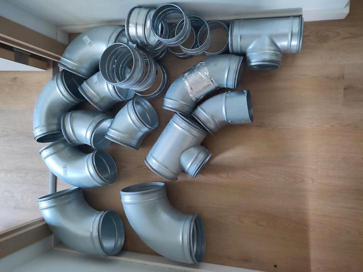 Ventilatie koppelstukken, dakdoorvoer en galvabuizen, Doe-het-zelf en Bouw, Buizen en Afvoer, Zo goed als nieuw, Bochten, Ophalen