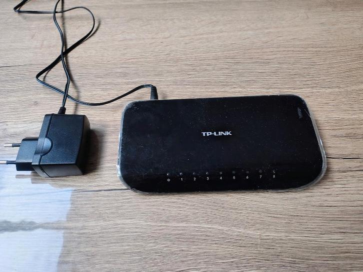 TP link TL-SG1008D 8 port gigabit desktop switch, Informatique & Logiciels, Commutateurs réseau, Utilisé, Enlèvement ou Envoi