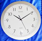 Horloge murale PEVANDA ronde gris métal, quartz, 28 cm NEUVE, Ophalen of Verzenden, Nieuw, Analoog, Wandklok