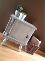 2 Vintage nachtkastjes wit gebeitst, Huis en Inrichting, Kasten | Overige, Ophalen of Verzenden, Zo goed als nieuw