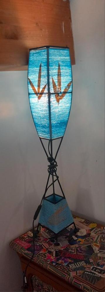 Prachtige handgemaakte lamp beschikbaar voor biedingen
