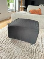 Zwarte poef, Huis en Inrichting, Zetels | Voetbanken en poefs, Ophalen, Gebruikt, Stof, 50 tot 75 cm