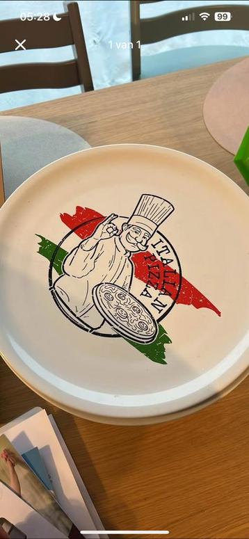2 grote pizzaborden beschikbaar voor biedingen
