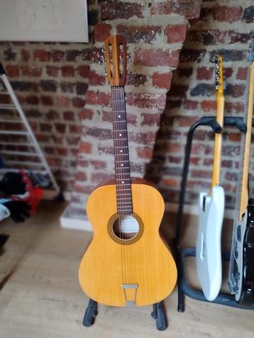 Jaren 60 akoestische gitaar  beschikbaar voor biedingen
