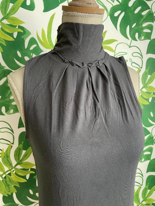 Topje D-E-P-T - GRATIS topje - S, Kleding | Dames, Topjes, Zo goed als nieuw, Maat 36 (S), Grijs, Zonder mouw, Verzenden