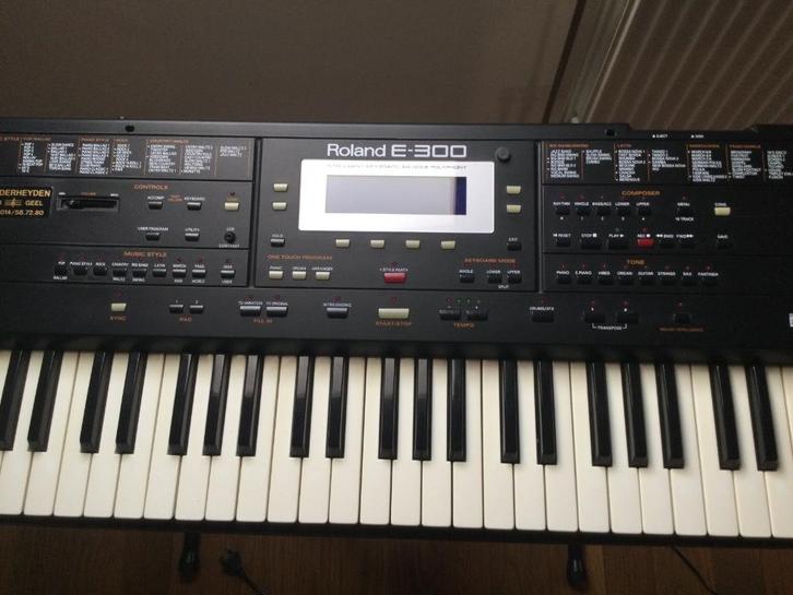 Piano Roland E300, Muziek en Instrumenten, Keyboards, Gebruikt, Roland, Ophalen