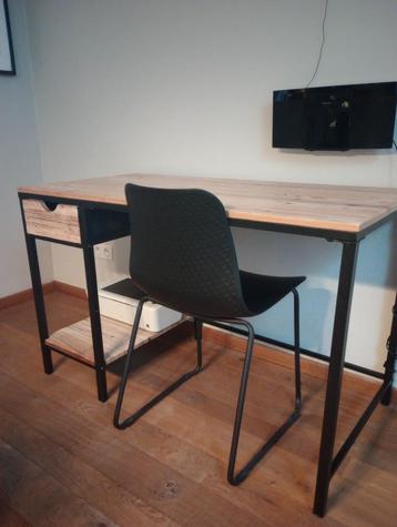 bureau Maisons du Monde met stoel beschikbaar voor biedingen