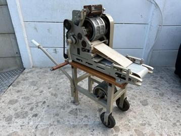 Speculaas machine beschikbaar voor biedingen