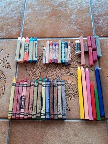 Set van 41 vettige kleurpotloden met pastelwas beschikbaar voor biedingen