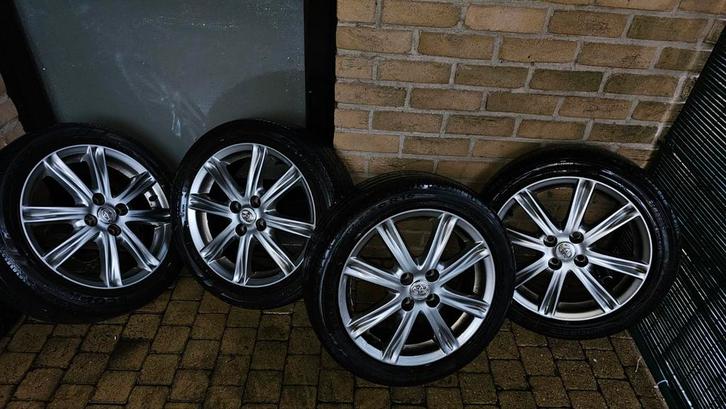 Banden op velg  toyota yaris 195 50 R16, Auto-onderdelen, Banden en Velgen, Banden en Velgen, Winterbanden, 16 inch, 195 mm, Personenwagen
