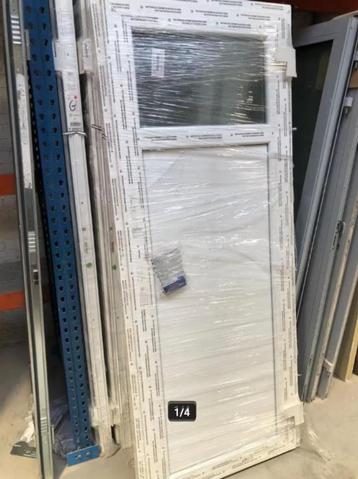 buitendeur kunsstof 1/4 glas beschikbaar voor biedingen