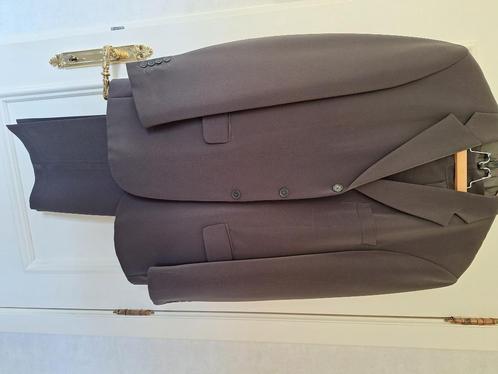2 Herenkostuums als nieuw, Kleding | Heren, Kostuums en vesten, Zo goed als nieuw, Maat 52/54 (L), Beige, Ophalen