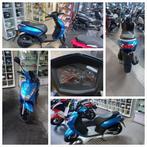 peugeot kisbee active nieuwe scooter blinkend blauw euro 5, Fietsen en Brommers, Ophalen