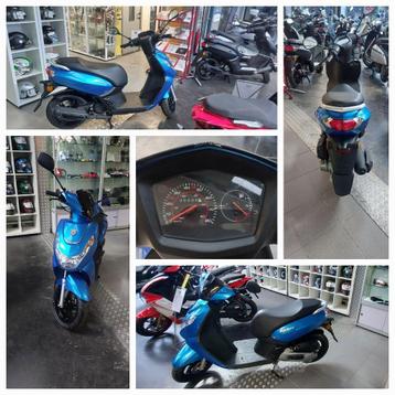 peugeot kisbee active nieuwe scooter blinkend blauw euro 5