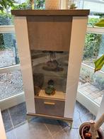 Vitrinekast / hangkast, Ophalen, Met deur(en), Glas, 100 tot 150 cm