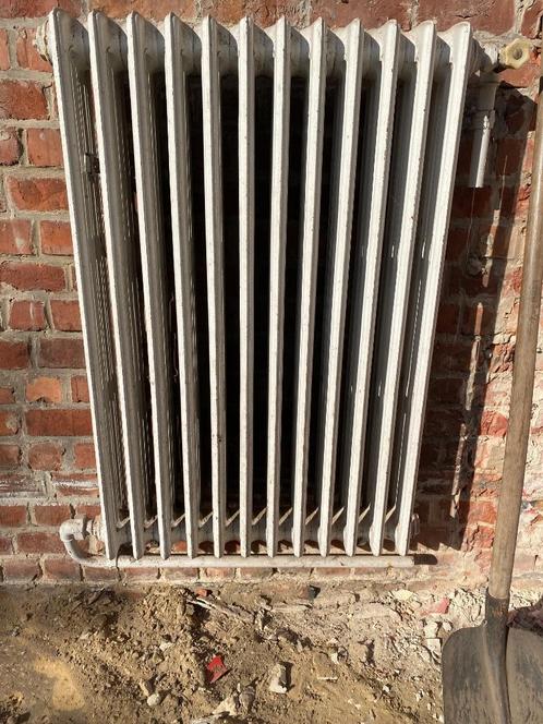 Vintage gietijzeren radiator, Doe-het-zelf en Bouw, Verwarming en Radiatoren, Gebruikt, Radiator, Ophalen