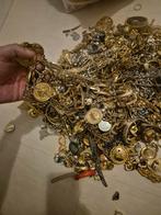 300 kilo sieraden van huizen leegmaken, Bijoux, Sacs & Beauté, Bijoux anciens, Bronze, Enlèvement ou Envoi