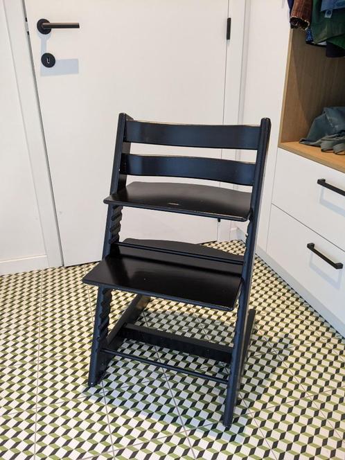 Stokke Tripp Trapp met babyset, eetblad en harnas, Kinderen en Baby's, Kinderstoelen, Gebruikt, Meegroeistoel, Aanschuifbaar, Afneembaar eetblad