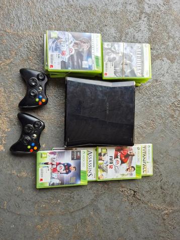 Te Koop Xbox 360s met games en controllers.  beschikbaar voor biedingen