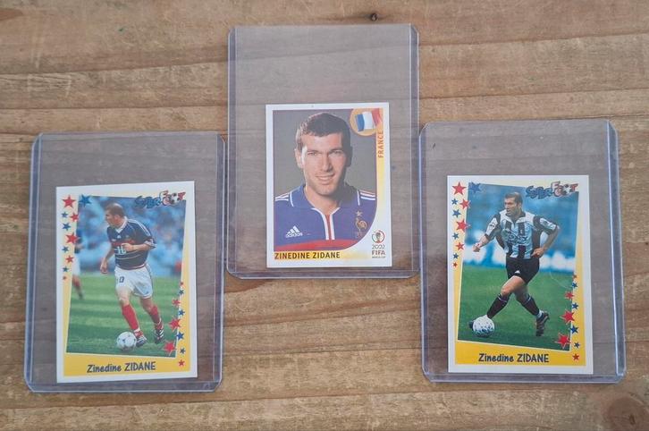 Panini 3 verschillende afbeeldingen Zinedine Zidane, Hobby en Vrije tijd, Stickers en Plaatjes, Gebruikt, Ophalen of Verzenden