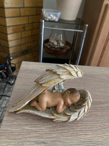 Slapende baby in engelenvleugels kerstengetje babyengeltje beschikbaar voor biedingen