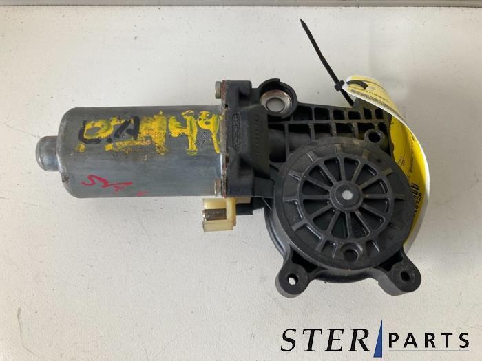 Moteur de vitre portière d'un Mercedes E-Klasse, Autos : Pièces & Accessoires, Carrosserie & Tôlerie, Mercedes-Benz, Utilisé, 3 mois de garantie