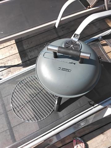 Houtskoolbarbecue Oswell .et toebehoren  beschikbaar voor biedingen