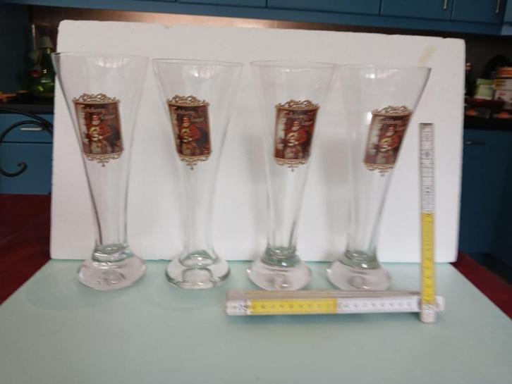 Vier grote CARLSBERG LAGER-glazen in goede staat, Verzamelen, Biermerken, Gebruikt, Glas of Glazen, Overige merken, Ophalen of Verzenden