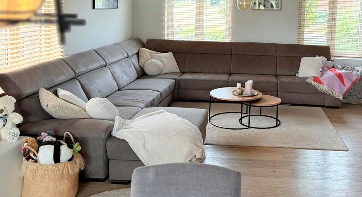 Zetel: 7 zitplaatsen taupe nubuck met verstelbare hoofdsteun, Huis en Inrichting, Zetels | Complete zithoeken, Stof, Ophalen