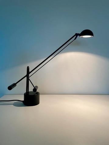 Lampe à balancier années 80  disponible aux enchères