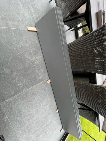 Houten platen beschikbaar voor biedingen