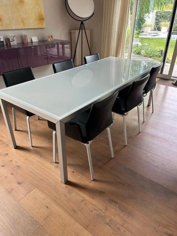 DESIGN TAFEL + 6 STOELEN COR beschikbaar voor biedingen