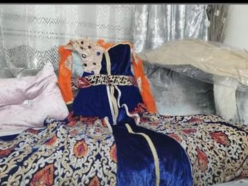 Caftan bleu roi fait à la main de haute couture par stylis beschikbaar voor biedingen