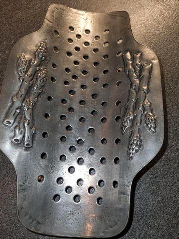 Aspergeschaal van puur tin, 27 x 16 cm, poten beschikbaar voor biedingen