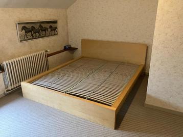 Bed voor 2 personen beschikbaar voor biedingen