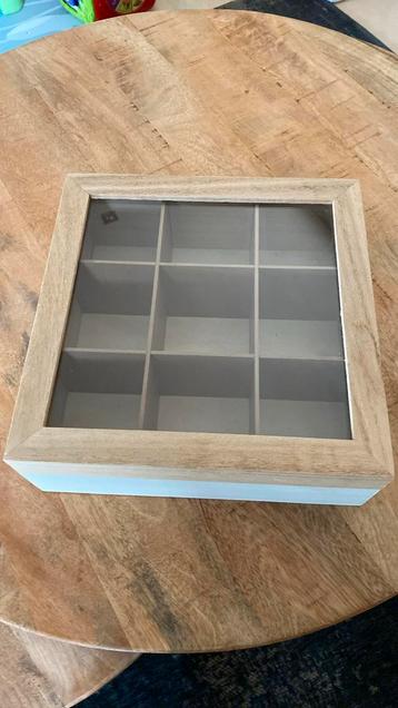 Theedoos beschikbaar voor biedingen